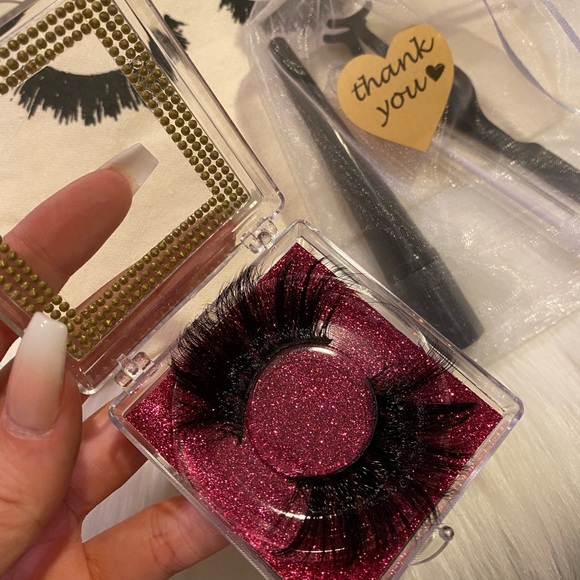 Lashes - Picture 6 of 13